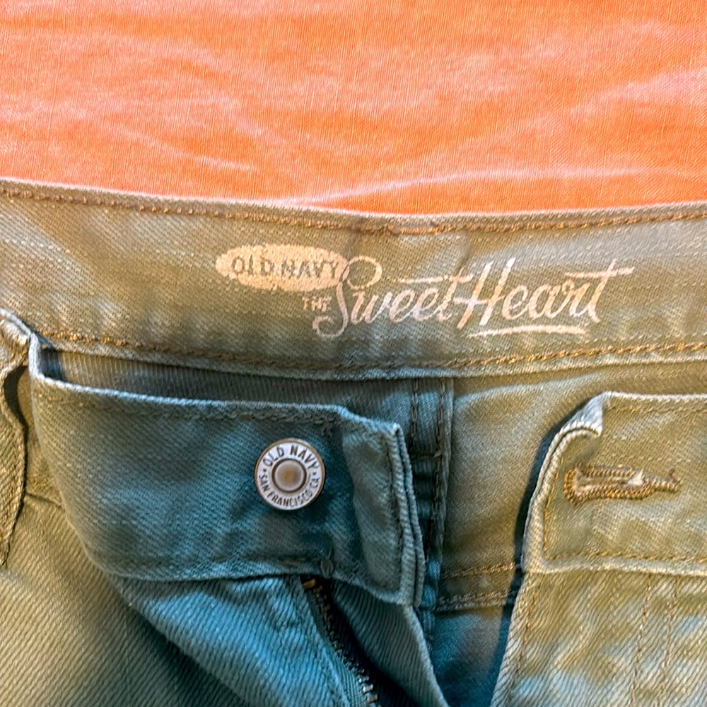 Old Navy, Olive Green shorts. Jean no stretch.